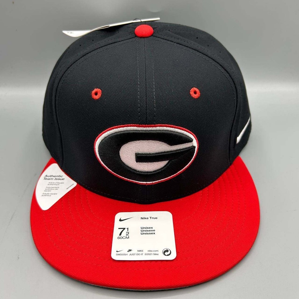 Nike True Georgia Bulldogs NCAA Dri-Fit Hat Men 7 1/2 Black Red Fitted Cap New